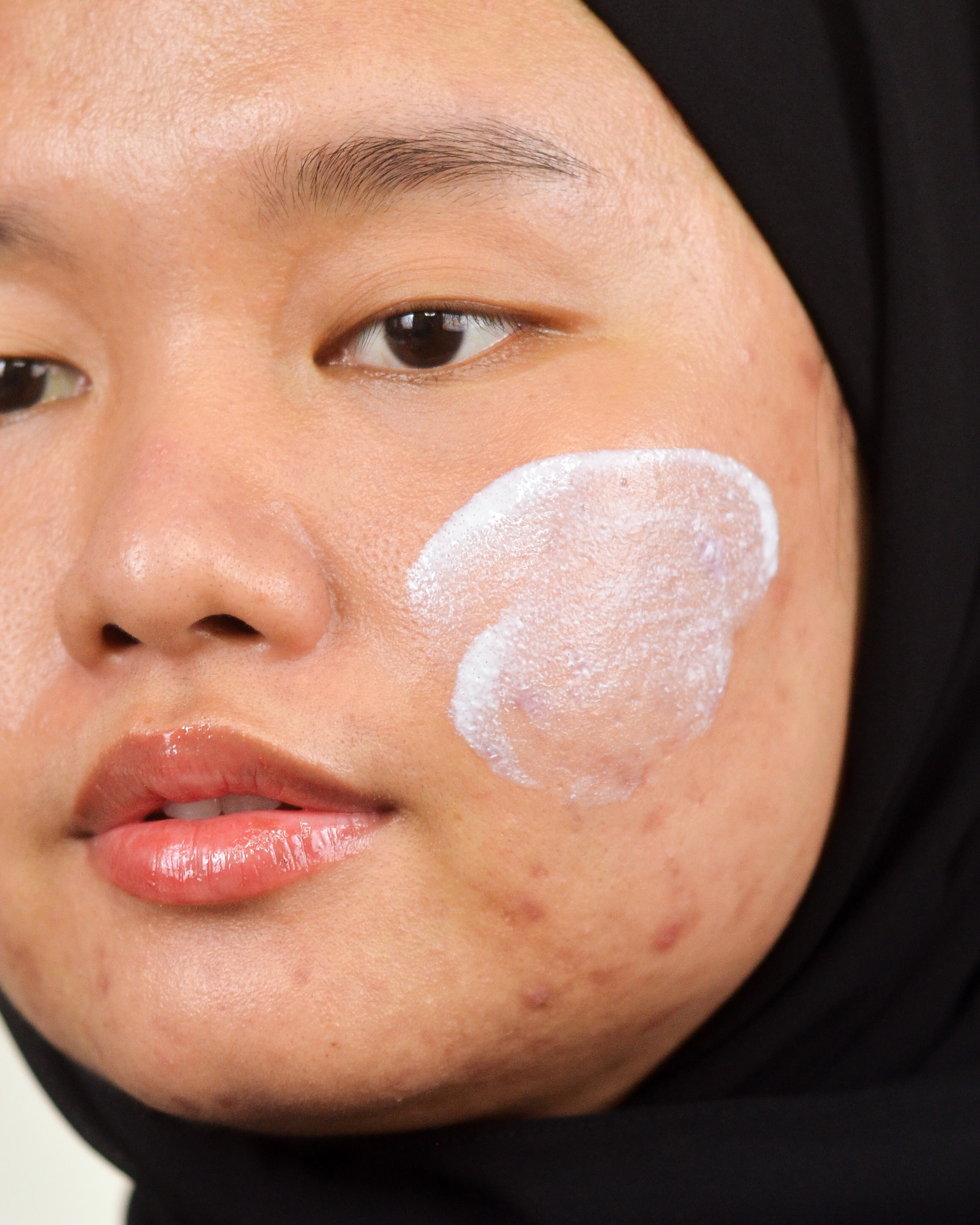 tekstur Anessa Perfect UV Sunscreen Skincare Milk SPF 50+ PA++++ (Doraemon Limited Edition Packaging)